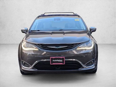 Used 2018 Chrysler Pacifica Limited w/ Advanced Safetytec Group image 2