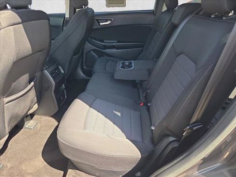 Used 2018 Ford Edge SE FWD image 18