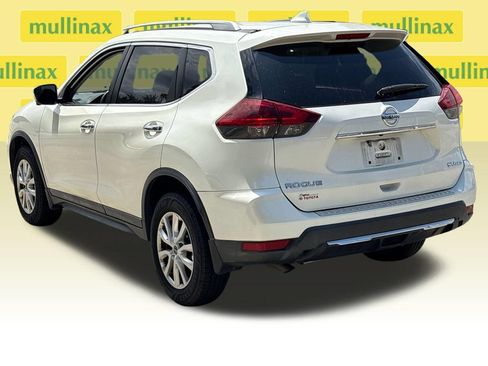 Used 2018 Nissan Rogue SV w/ Premium Package AWD/4WD image 9