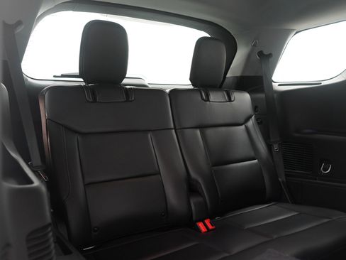 Used 2024 Ford Explorer XLT image 13