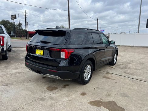 New 2026 Ford Explorer Active w/ Active Comfort Package RWD image 3