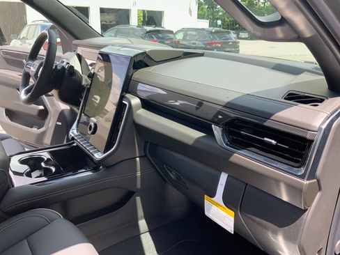 New 2026 GMC Yukon Elevation w/ Elevation Premium Package AWD/4WD image 31