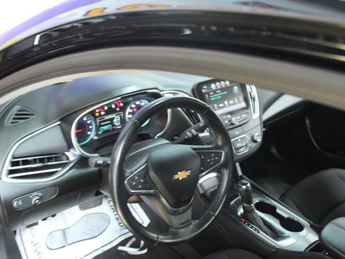 Used 2018 Chevrolet Malibu LT FWD image 14
