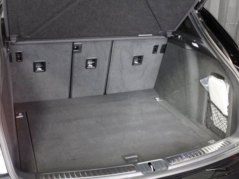 Certified 2025 Porsche Macan image 17