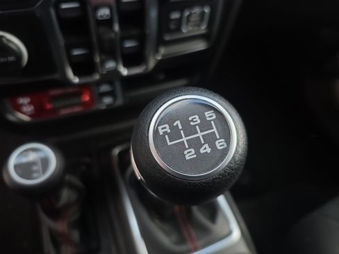 Used 2023 Jeep Gladiator Rubicon w/ Cold Weather Group image 19