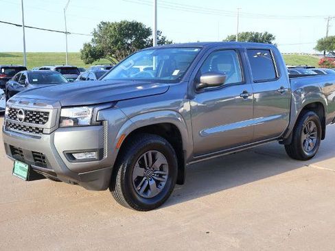Certified 2025 Nissan Frontier SV w/ SV Convenience Package RWD image 3