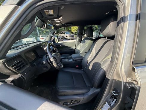 Used 2024 Lexus GX 550 AWD/4WD image 9