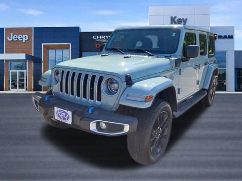 Used 2023 Jeep Wrangler Unlimited Sahara w/ Cold Weather Group AWD/4WD image 3