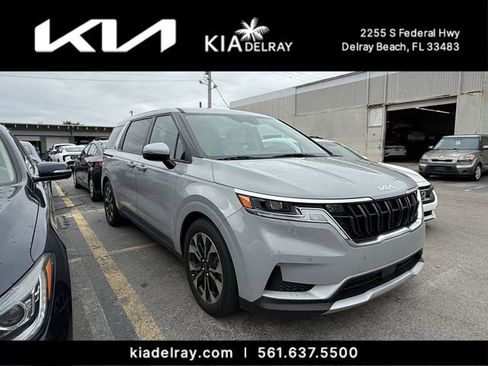 Used 2024 Kia Carnival EX image 9