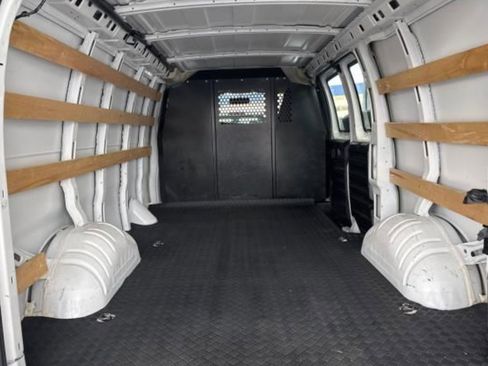 Used 2025 GMC Savana 2500 w/ Driver Convenience Package RWD image 4