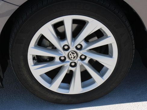 Certified 2022 Toyota Camry LE FWD image 9