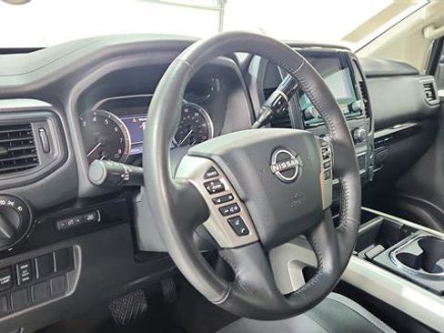 Used 2024 Nissan Titan SV w/ SV Convenience Package image 11