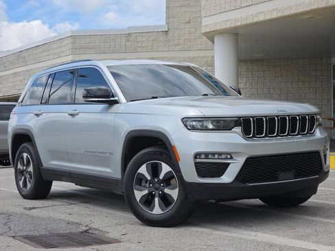 Used 2023 Jeep Grand Cherokee 4WD 4xe image 3