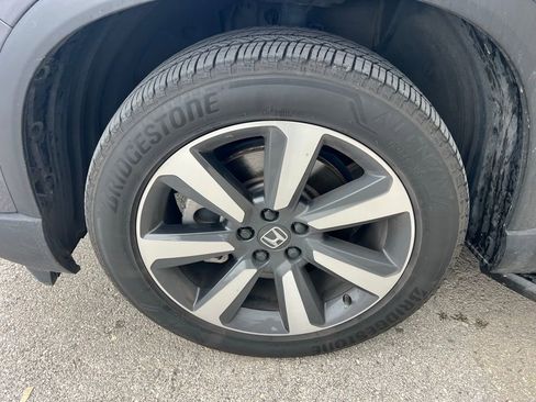 Used 2024 Honda Pilot Touring image 3