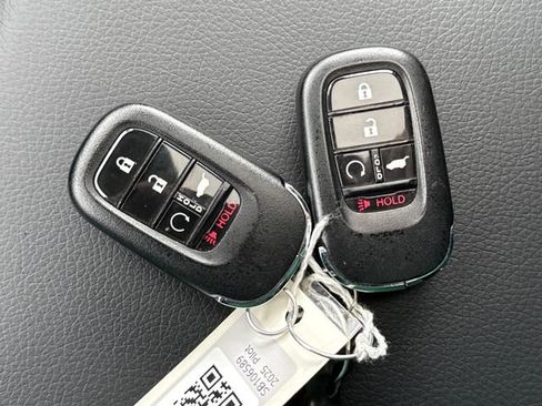 Used 2025 Honda Pilot Touring image 31