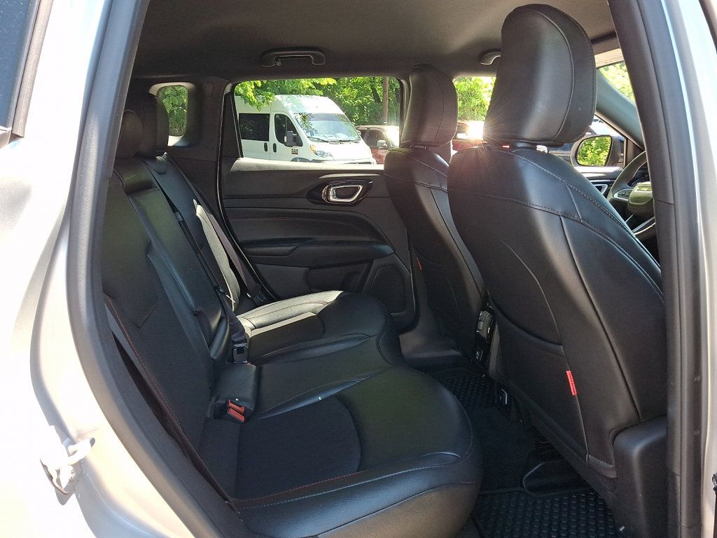 Used 2025 Jeep Compass Trailhawk AWD/4WD image 14