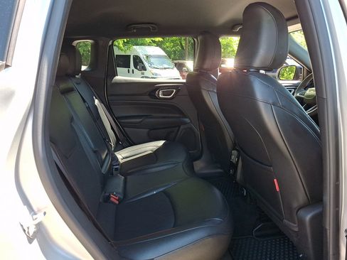 Used 2025 Jeep Compass Trailhawk AWD/4WD image 14