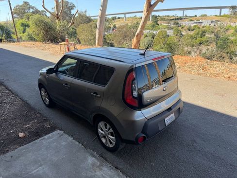 Used 2014 Kia Soul + FWD image 34