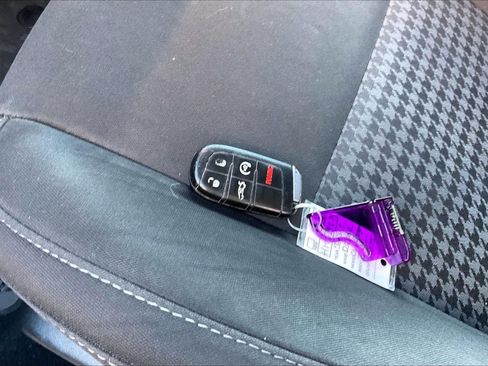 Used 2020 Dodge Challenger R/T image 11