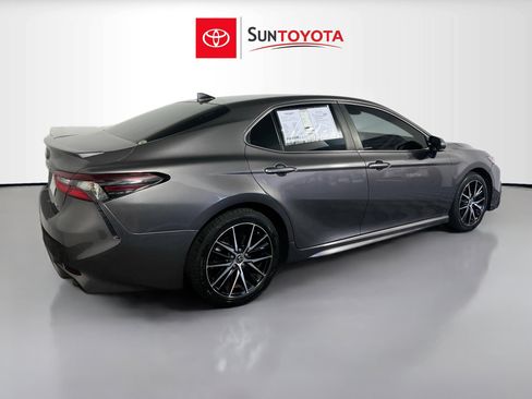 Used 2022 Toyota Camry SE image 4
