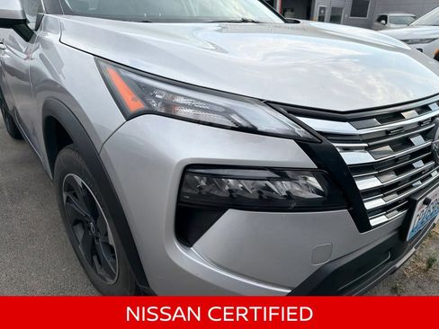 Used 2025 Nissan Rogue SV AWD/4WD image 4