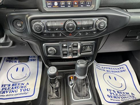 Used 2019 Jeep Wrangler Unlimited Sahara image 32