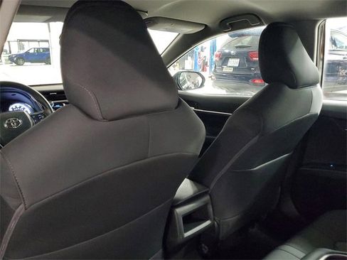Used 2019 Toyota Camry LE image 8