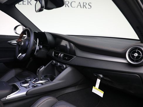 New 2025 Alfa Romeo Giulia Intensa w/ Driving Assist Package image 17