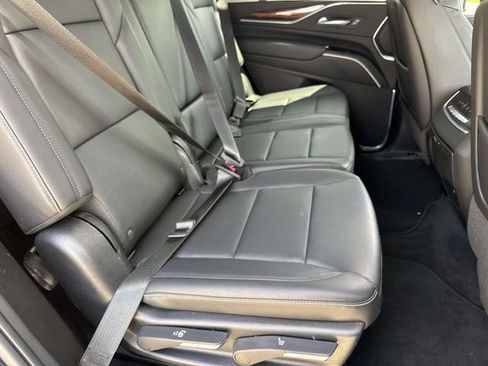 Used 2022 Cadillac Escalade Luxury RWD image 10