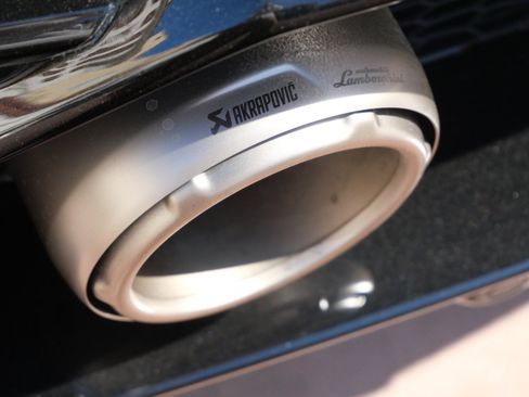 Used 2021 Lamborghini Huracan EVO image 19