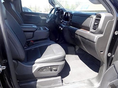 Used 2025 GMC Sierra 1500 SLT AWD/4WD image 6