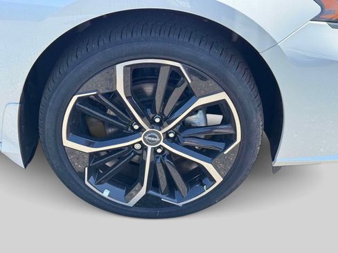 Certified 2025 Nissan Altima 2.5 SR w/ SR Premium Package AWD/4WD image 8