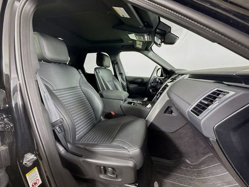 Used 2025 Land Rover Discovery S AWD/4WD image 30