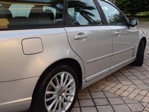 Used 2011 Volvo V50 T5 image 26