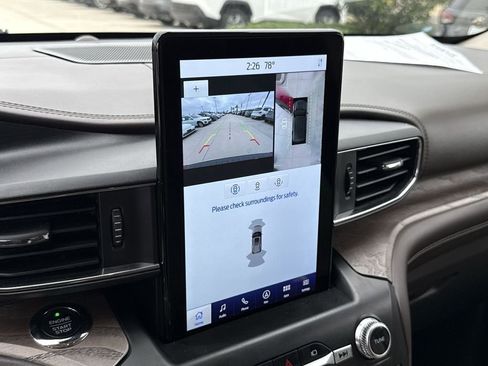 Used 2020 Ford Explorer Platinum w/ Premium Technology Package image 24