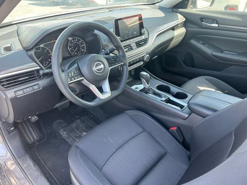 Used 2025 Nissan Altima 2.5 SV FWD image 24