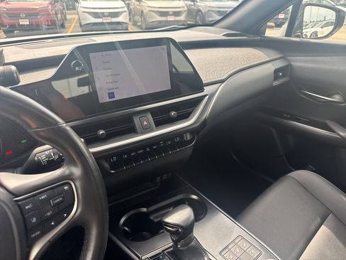Used 2023 Lexus UX 250h F Sport AWD/4WD image 22