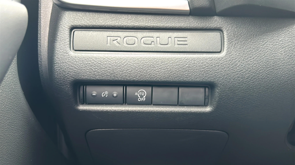 Used 2025 Nissan Rogue S AWD/4WD image 14