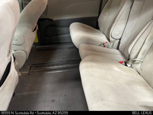 Used 2013 Toyota Sienna LE w/ Towing Pkg FWD image 16