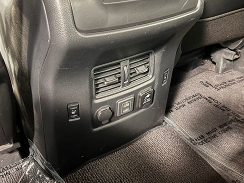 Used 2023 Nissan Titan PRO-4X w/ Pro-4x Convenience Package AWD/4WD image 19