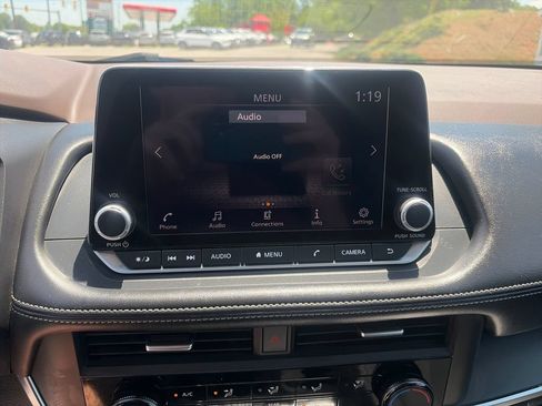 Used 2023 Nissan Rogue S AWD/4WD image 19