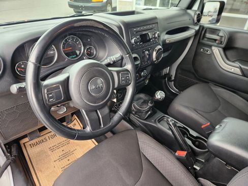 Used 2015 Jeep Wrangler Unlimited Sport w/ Quick Order Package 23S AWD/4WD image 25