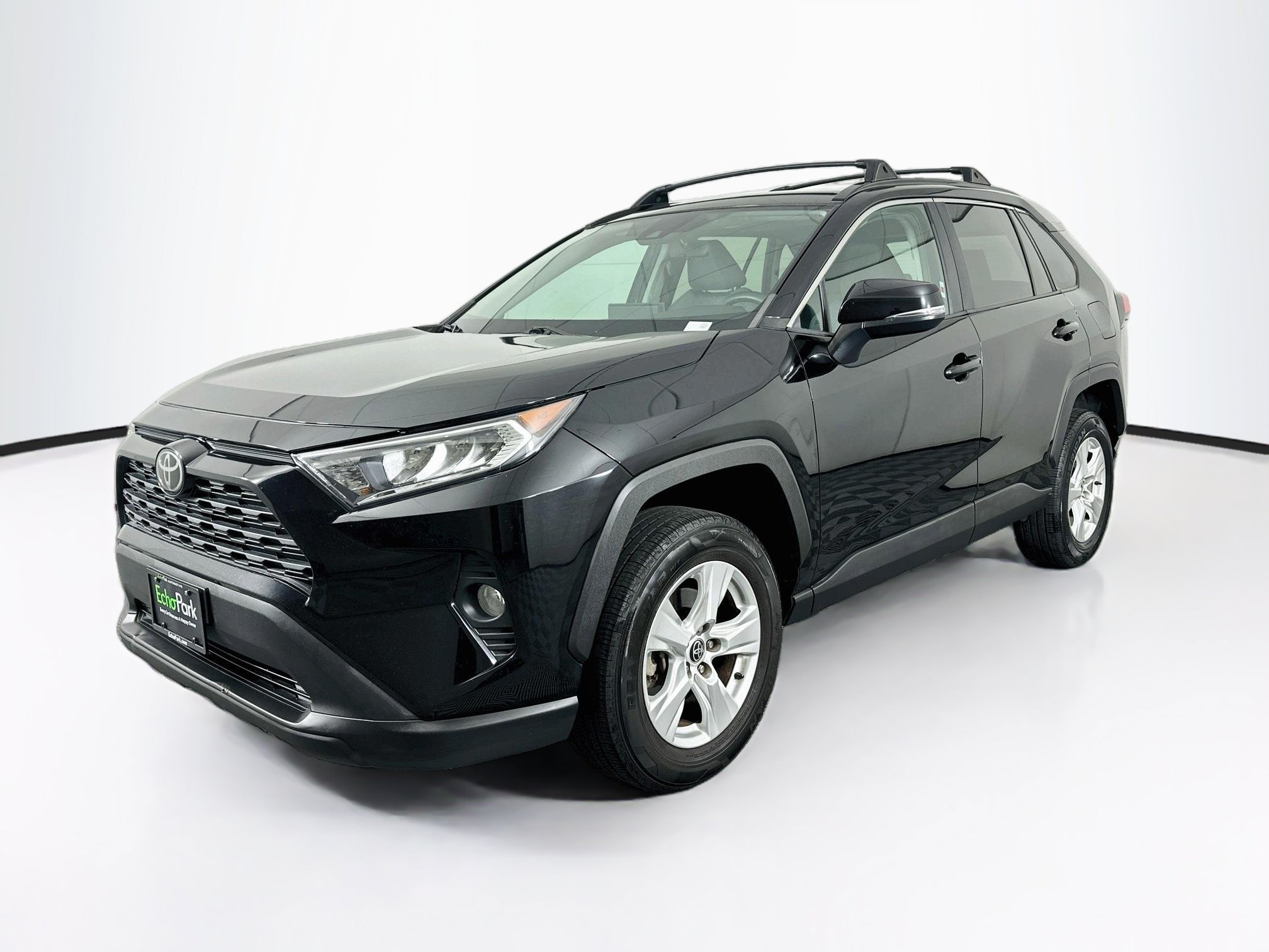 Used 2021 Toyota RAV4 XLE w/ Convenience Package FWD image 3