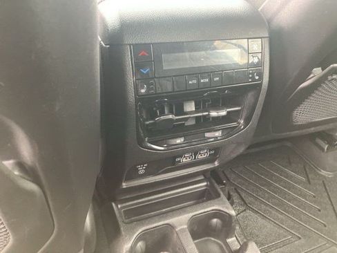 Used 2025 Jeep Grand Cherokee L Limited AWD/4WD image 25