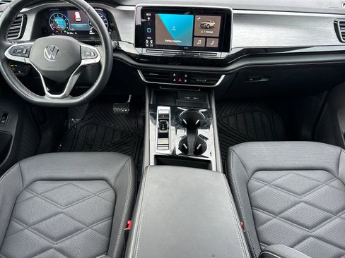 Used 2024 Volkswagen Atlas Cross Sport SE image 12