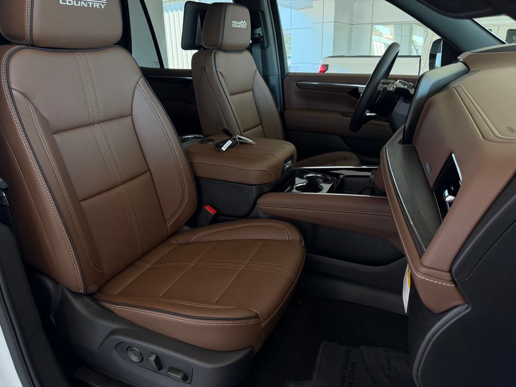 New 2026 Chevrolet Tahoe High Country AWD/4WD image 17