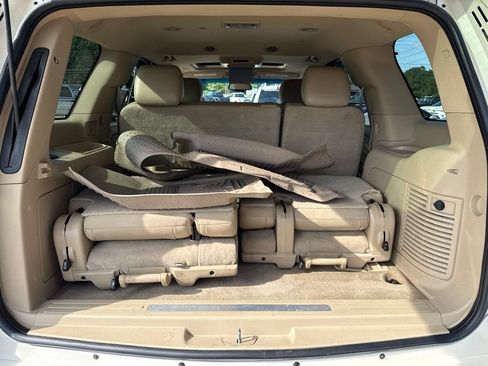 Used 2011 Cadillac Escalade 4WD Hybrid image 52