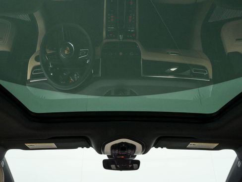 New 2026 Porsche Macan AWD/4WD image 21