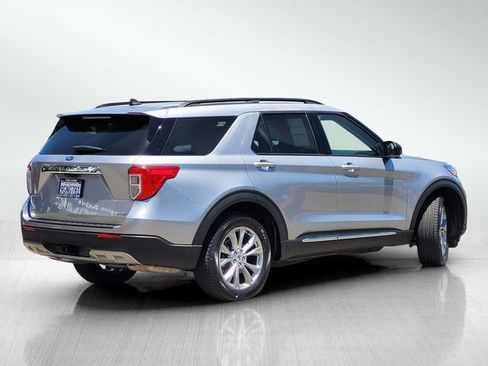 Certified 2023 Ford Explorer XLT w/ Equipment Group 202A AWD/4WD image 4