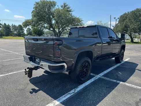 Used 2020 Chevrolet Silverado 2500 LTZ w/ LTZ Premium Package AWD/4WD image 6